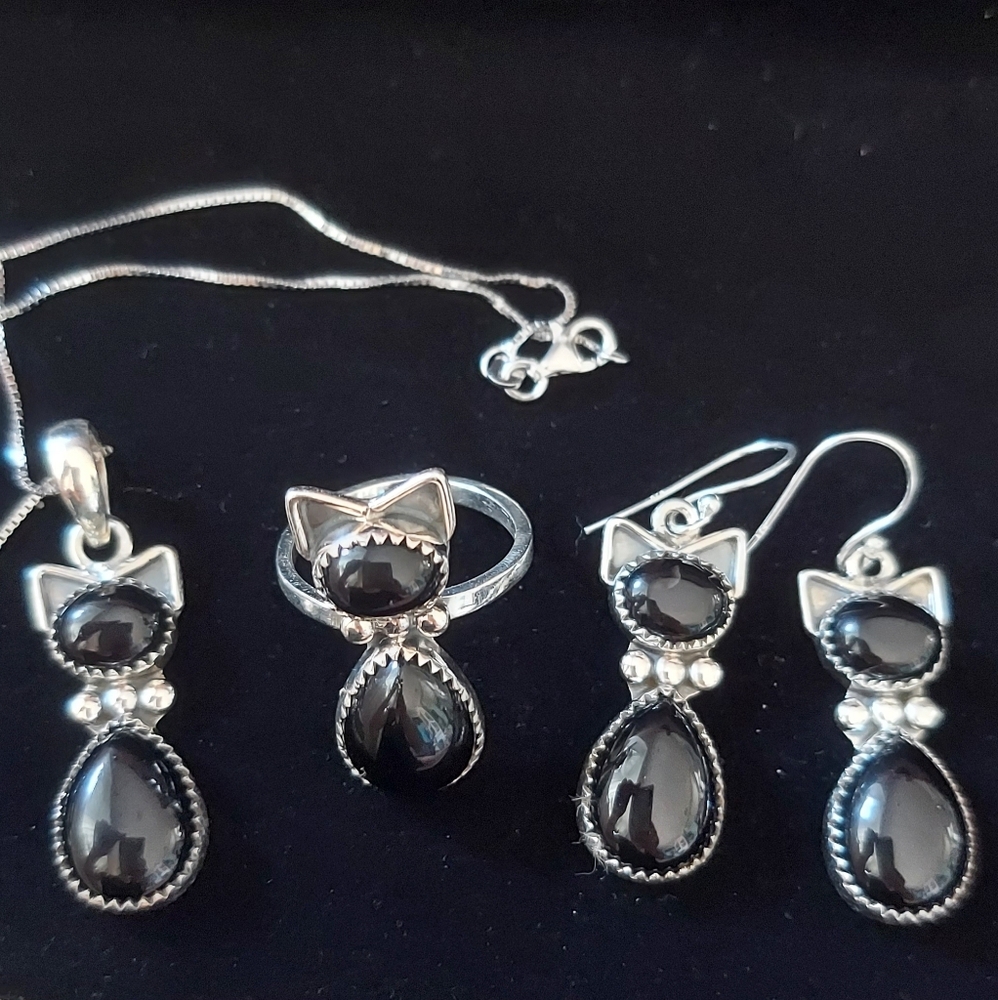 Sterling Silver Adjustable Cat Ring in Black Onyx 6-9 - Picture 6 of 7